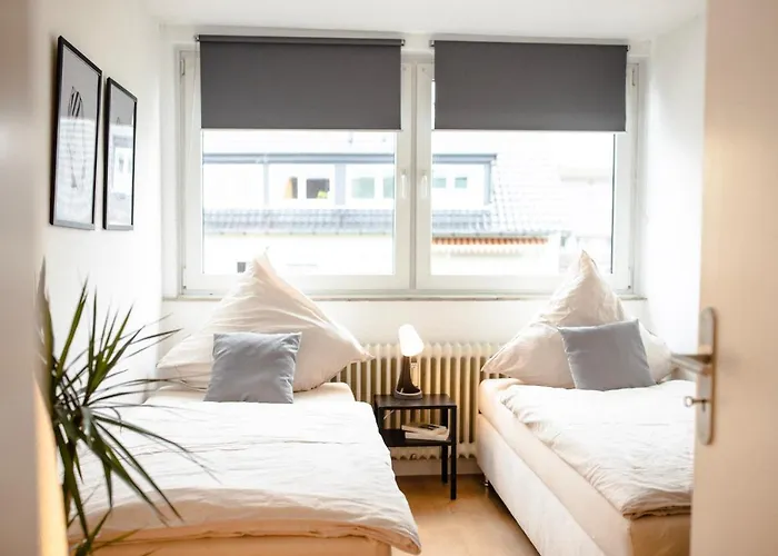 - Neu - Sweet Home, Parkplatz, Netflix Bad Salzuflen